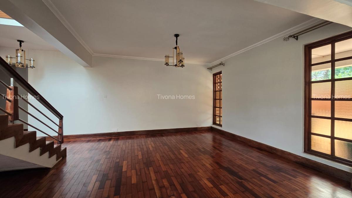 4 Bed House with En Suite in Runda - 12