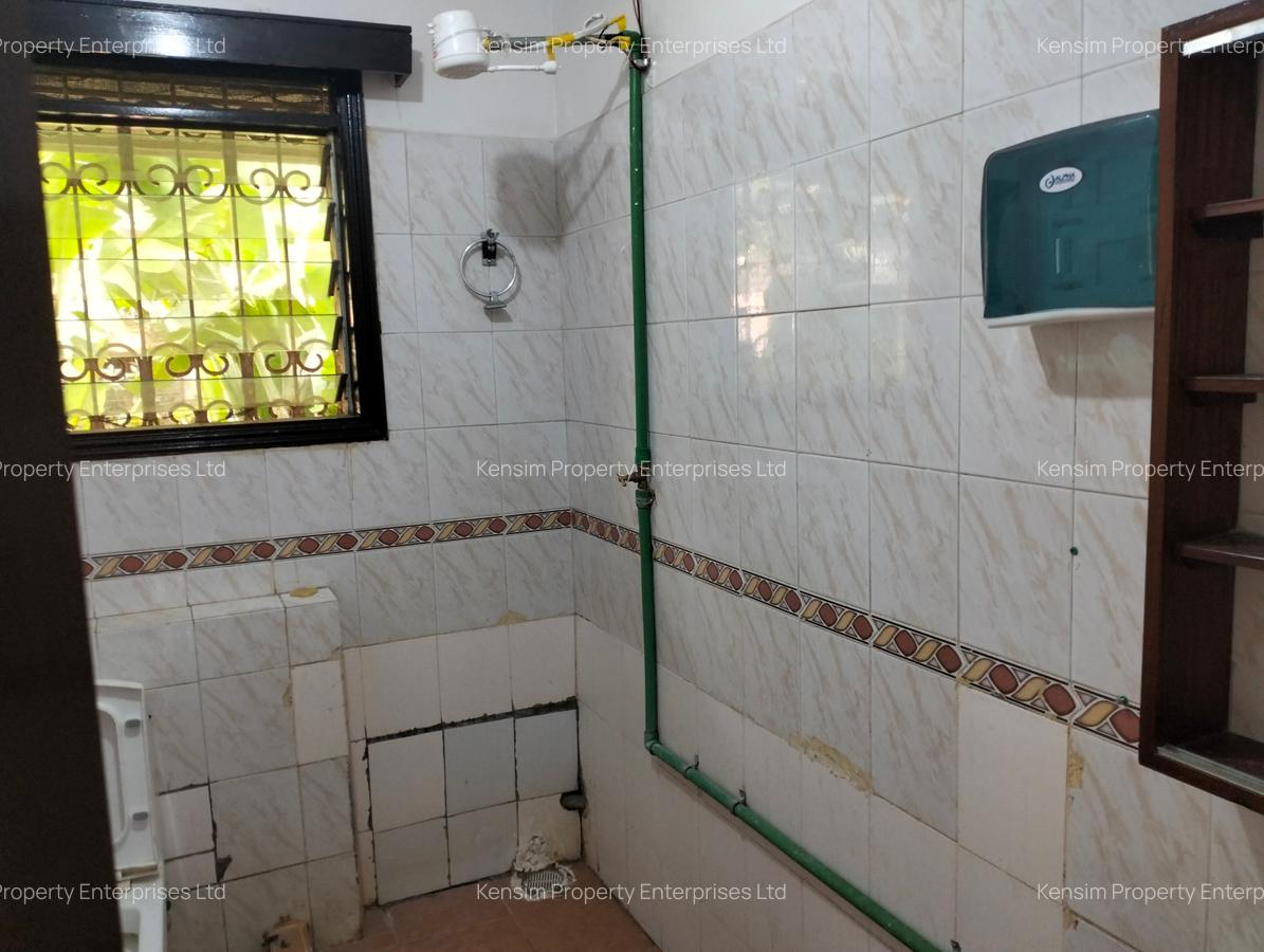 2,300 ft² Commercial Property with Fibre Internet in Westlands Area - 9