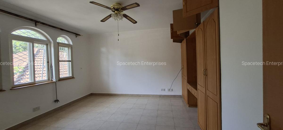 5 Bed House with En Suite in Runda - 11