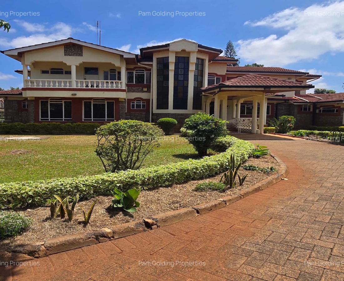 5 Bed House with En Suite in Runda - 1