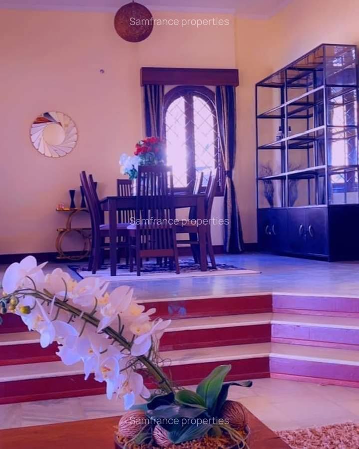 5 Bed Villa with En Suite at Baobab Road - 8