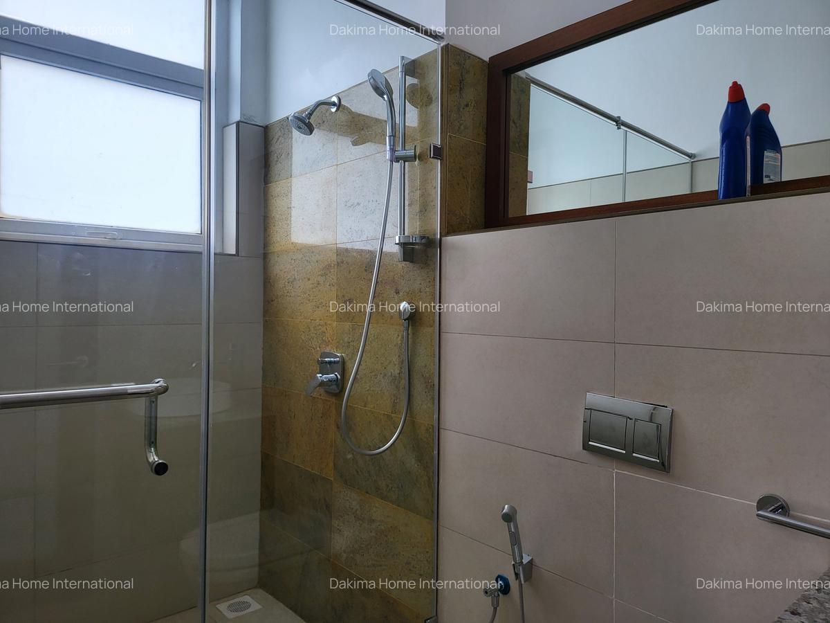 5 Bed House with En Suite in Runda - 10