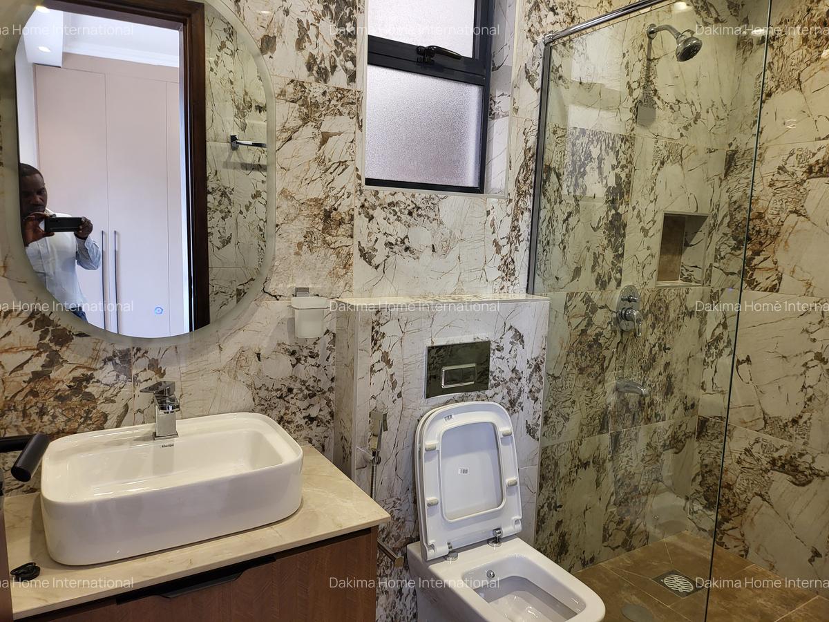 2 Bed Apartment with En Suite in Brookside - 16