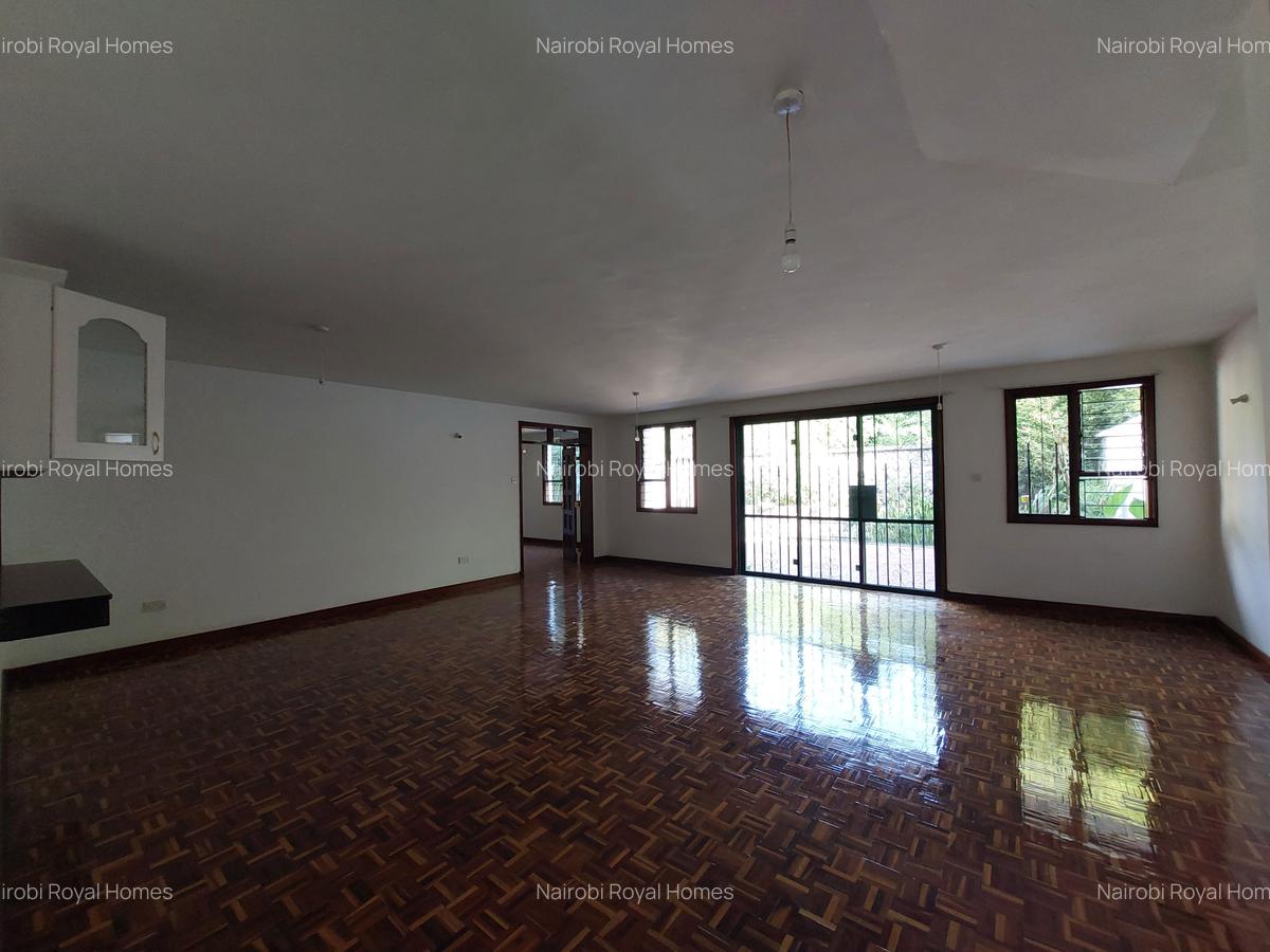 4 Bed Townhouse with En Suite at Gem Lane - 12