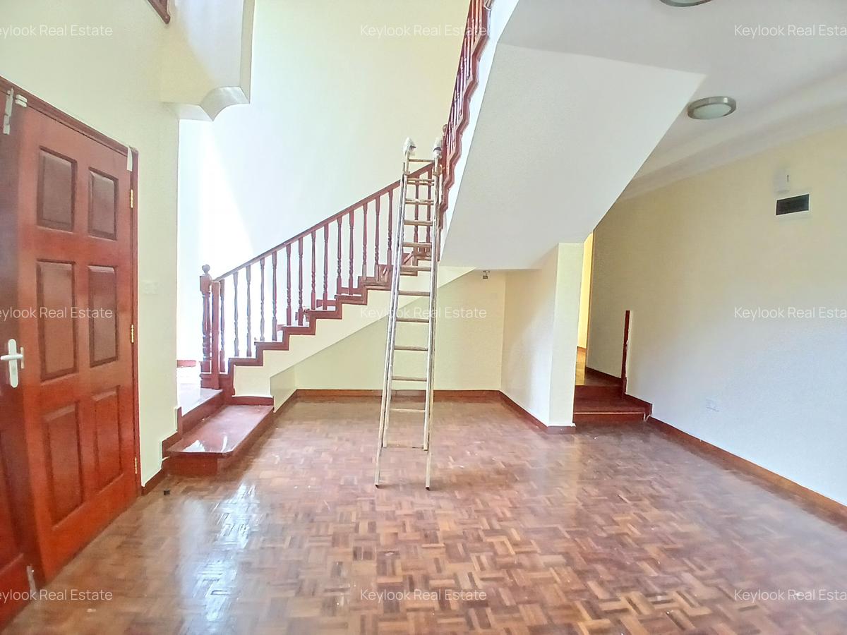 4 Bed Townhouse with En Suite at Lavington - 6