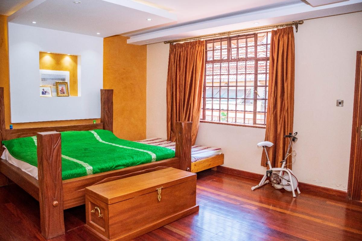 5 Bed Townhouse with En Suite in Lavington - 4