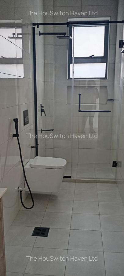 3 Bed Apartment with En Suite at Brookside - 8