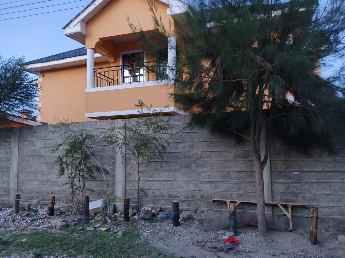 5 Bed Townhouse with En Suite at Kalembe Street - 5