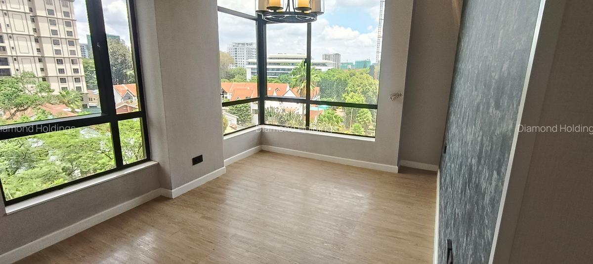 Serviced 3 Bed Apartment with En Suite at Brookside - 3