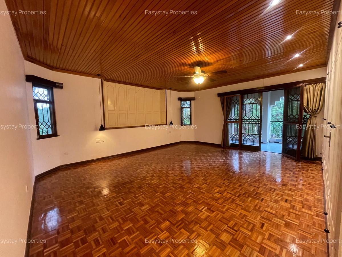 5 Bed House with En Suite in Runda - 4