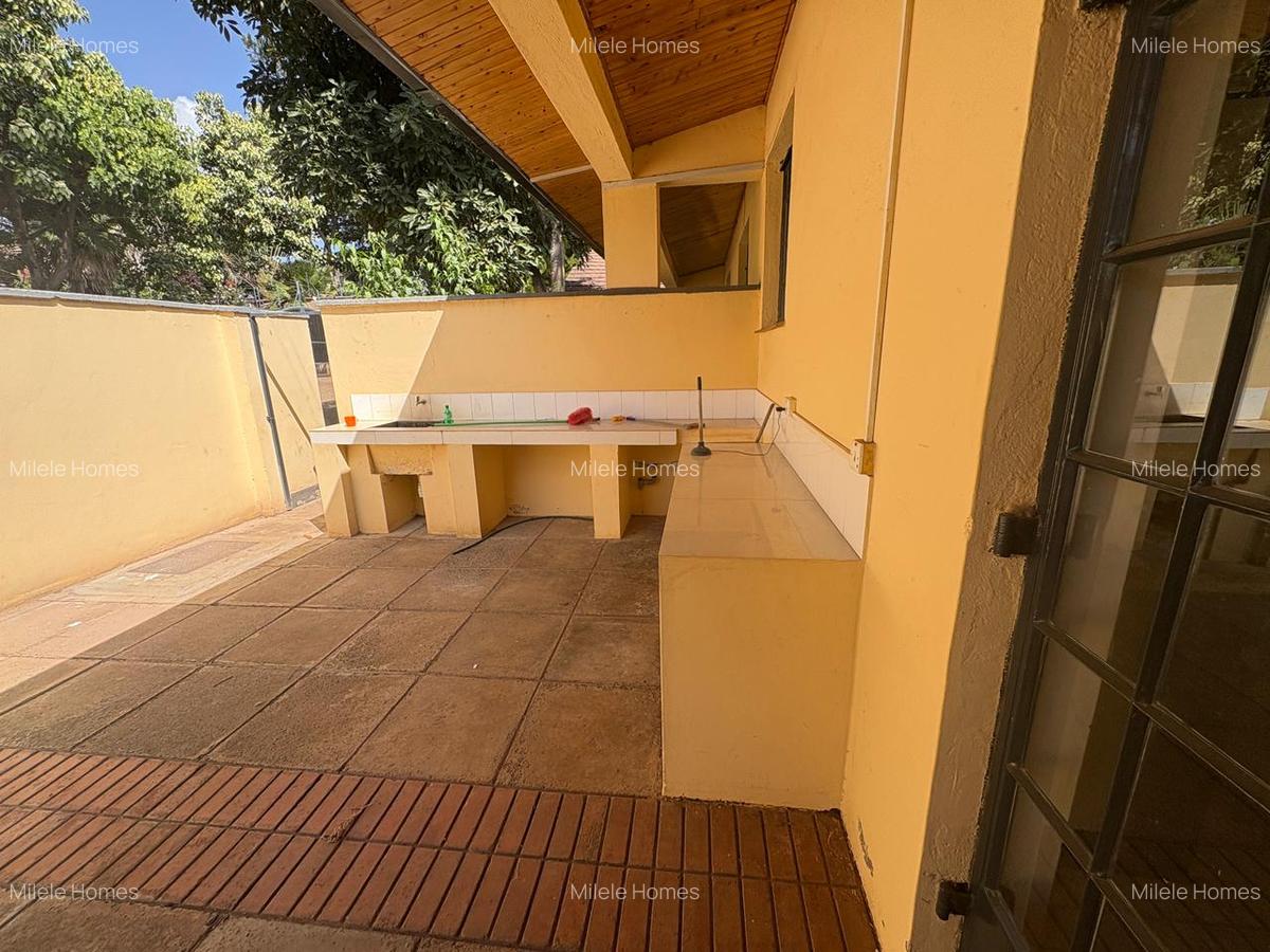 4 Bed Villa with En Suite at Eagle Park - 19