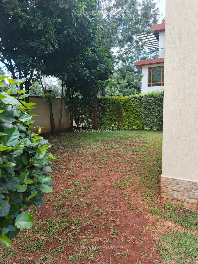 5 Bed Townhouse with En Suite at Lavington - 13