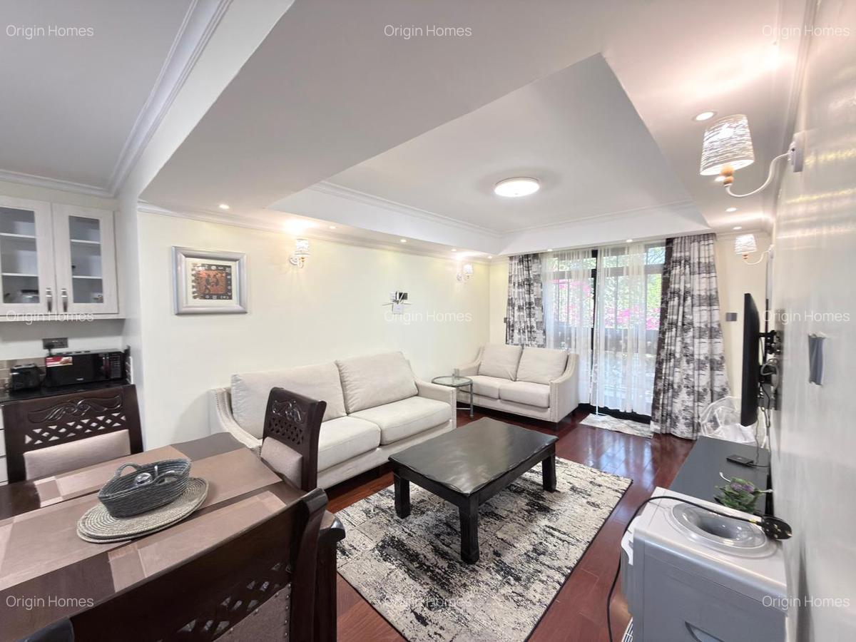 1 Bed House with En Suite in Lavington - 1