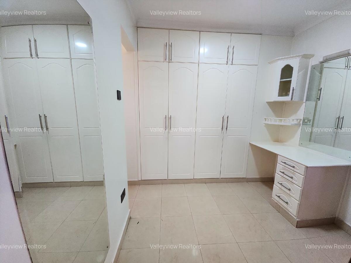 4 Bed Townhouse with En Suite at Lavington - 11