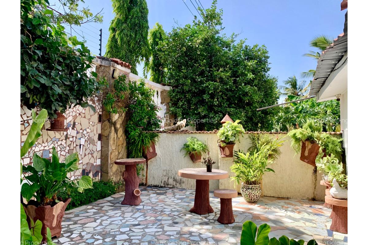 4 Bed Townhouse with Staff Quarters in Nyali Area - 9