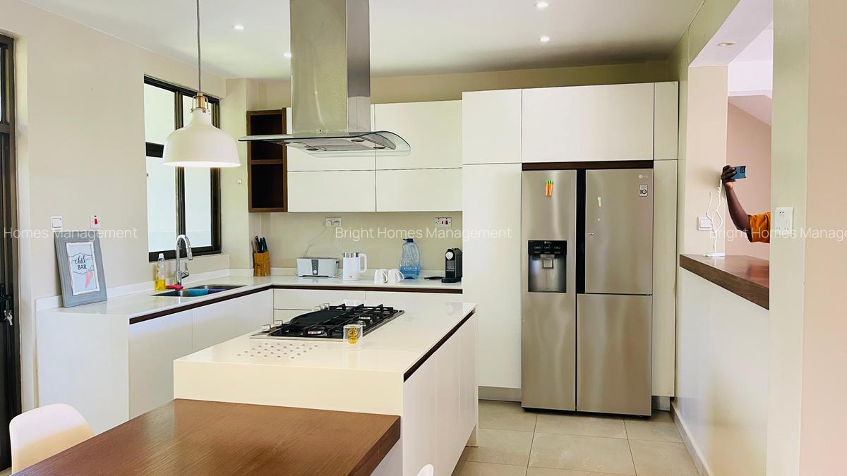 3 Bed Apartment with En Suite in Lavington - 17