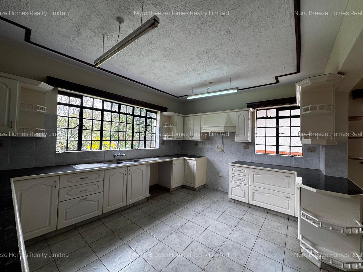 4 Bed House with En Suite in Runda - 3