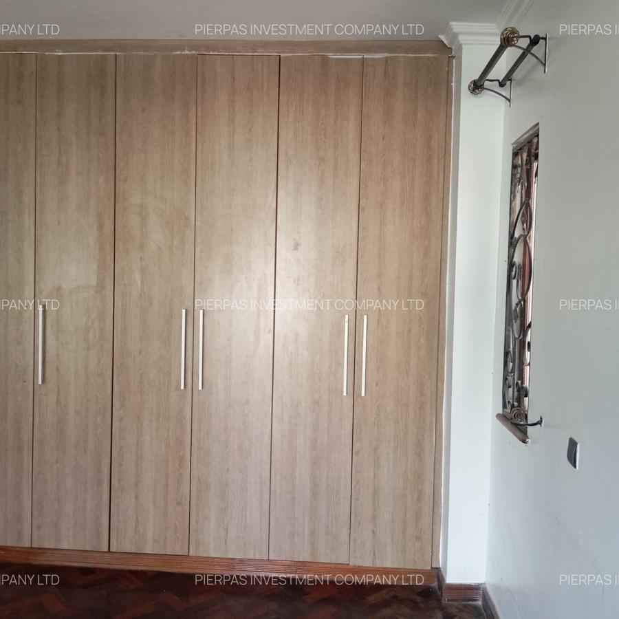 5 Bed Townhouse with En Suite in Lavington - 6