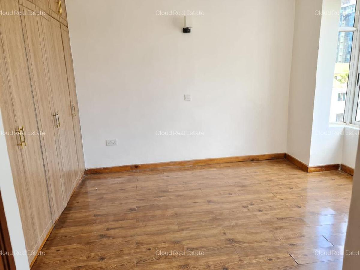 3 Bed Apartment with En Suite in Westlands Area - 10