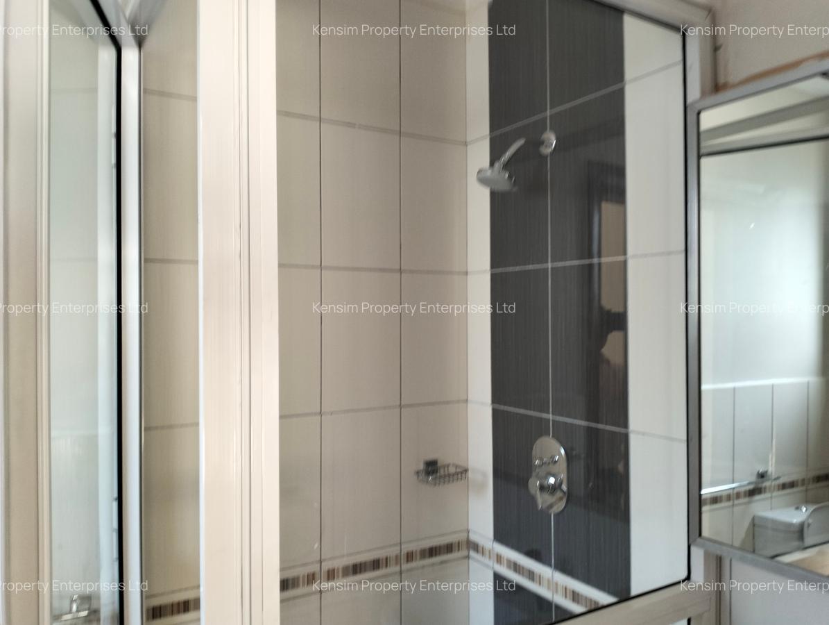 5 Bed Townhouse with En Suite in Brookside - 8