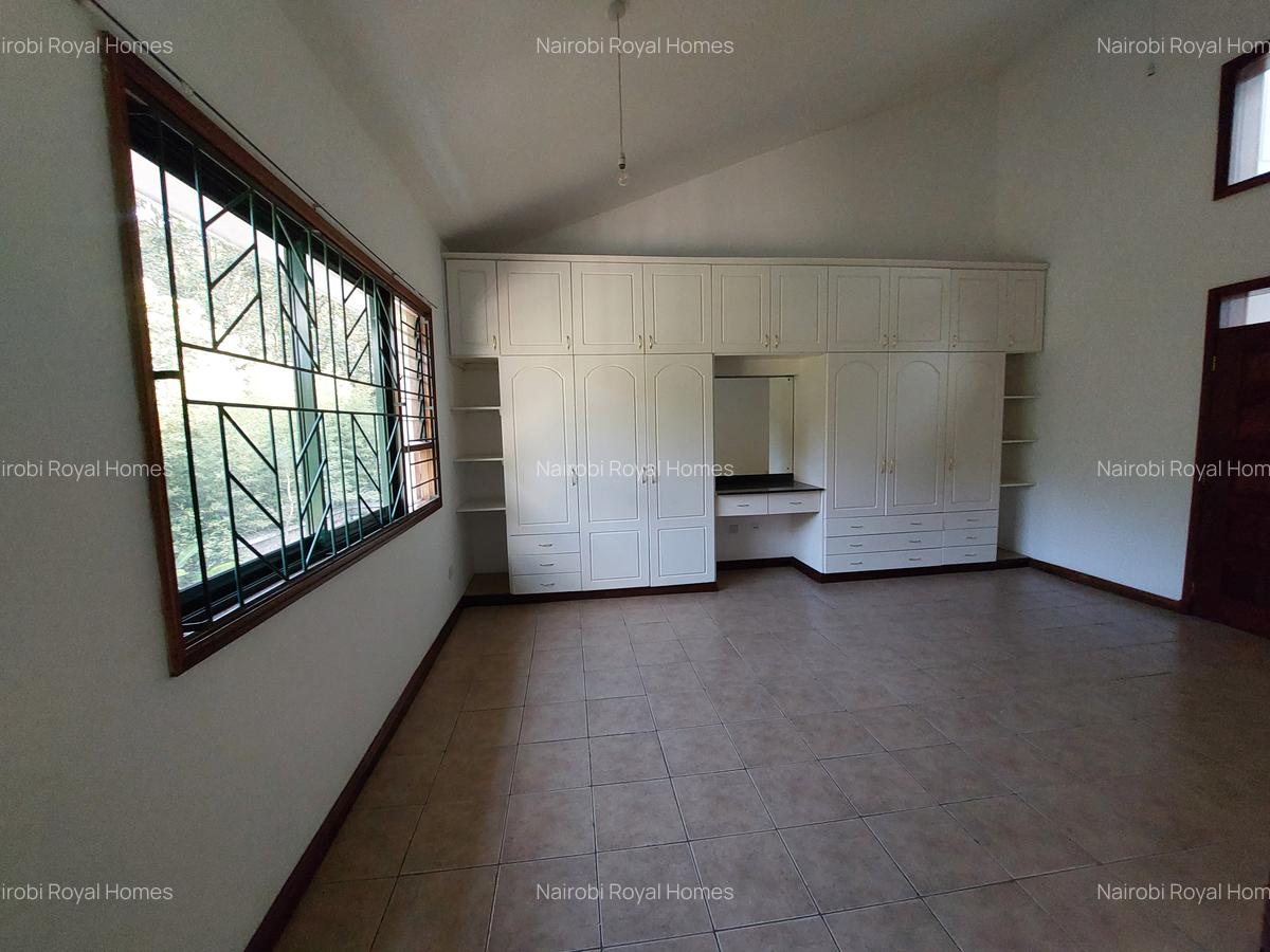 4 Bed Townhouse with En Suite at Gem Lane - 19