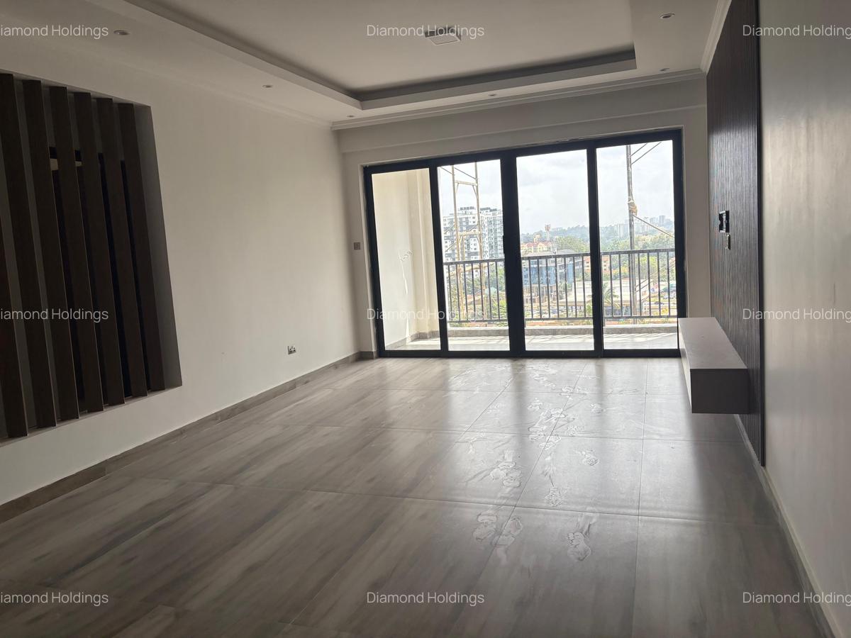 3 Bed Apartment with En Suite in Brookside - 4