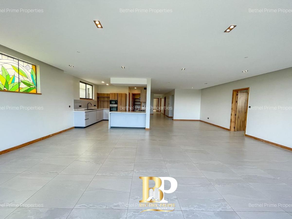 4 Bed Apartment with En Suite in Spring Valley - 15