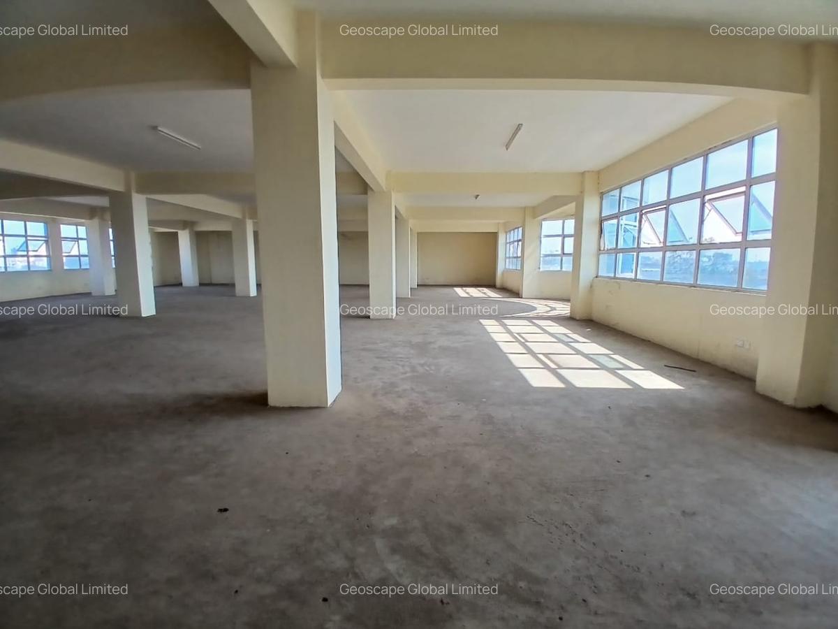 5,400 ft² Warehouse with Parking in Ruaraka - 4