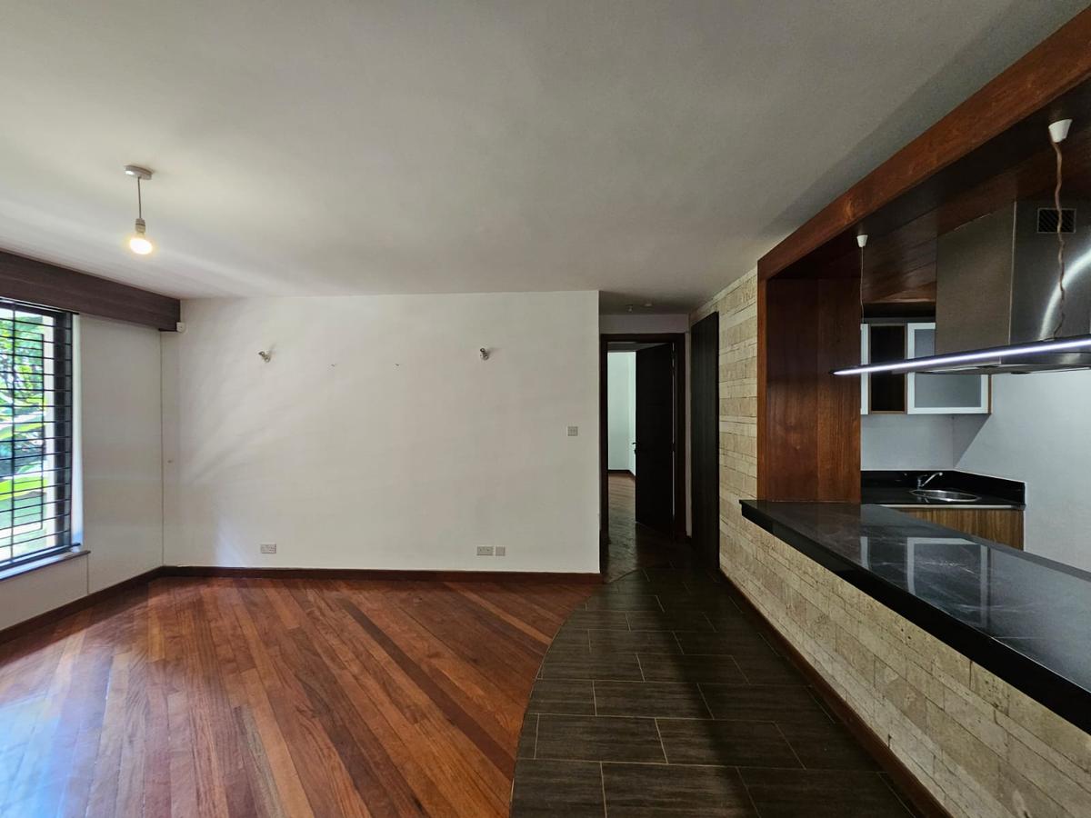 5 Bed House with En Suite in Runda - 11