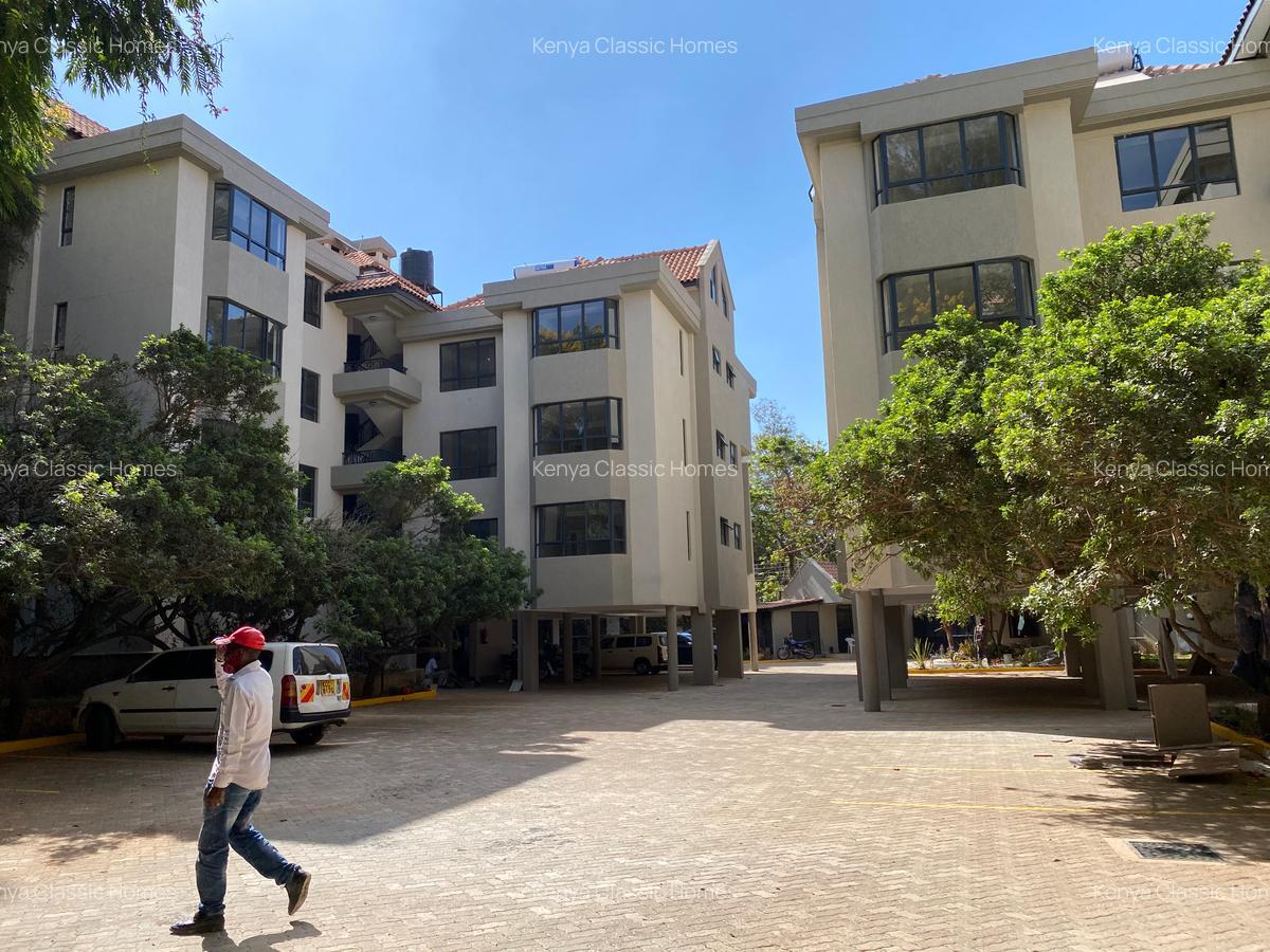 3 Bed Apartment with En Suite at Lavington - 1