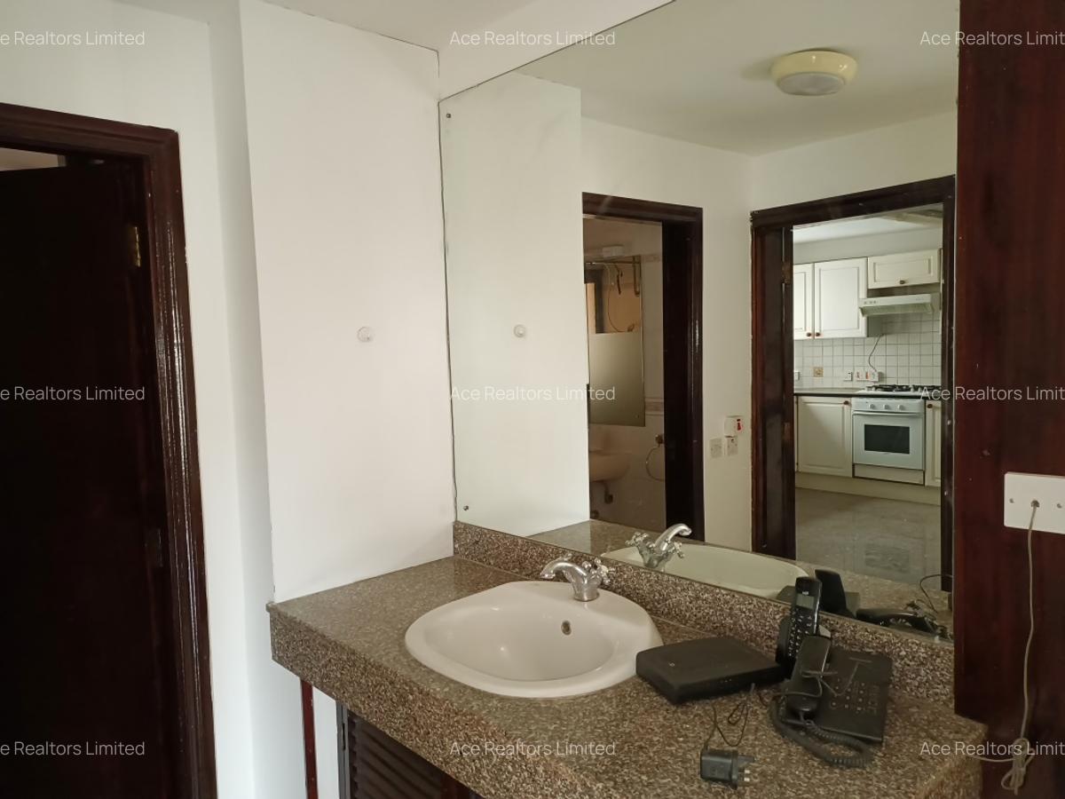 3 Bed Apartment with En Suite at Lantana Road - 10