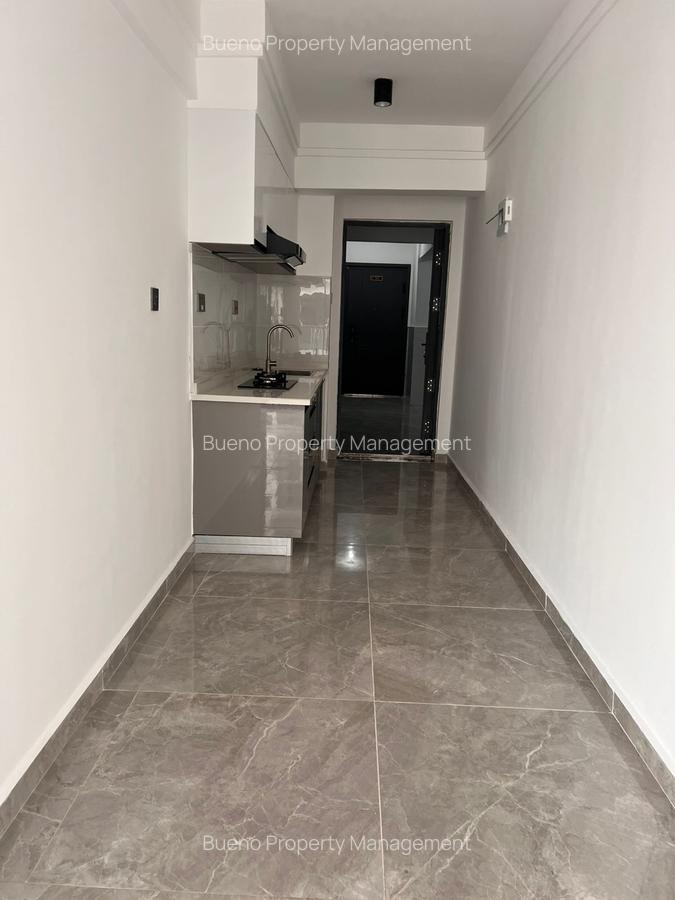 1 Bed Apartment with Gym in Kilimani - 2