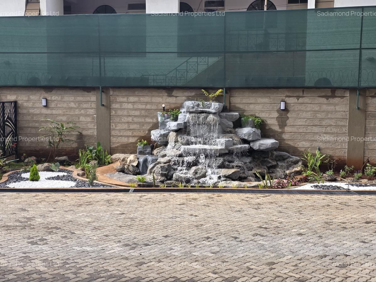 1 Bed Apartment with En Suite in Brookside - 4