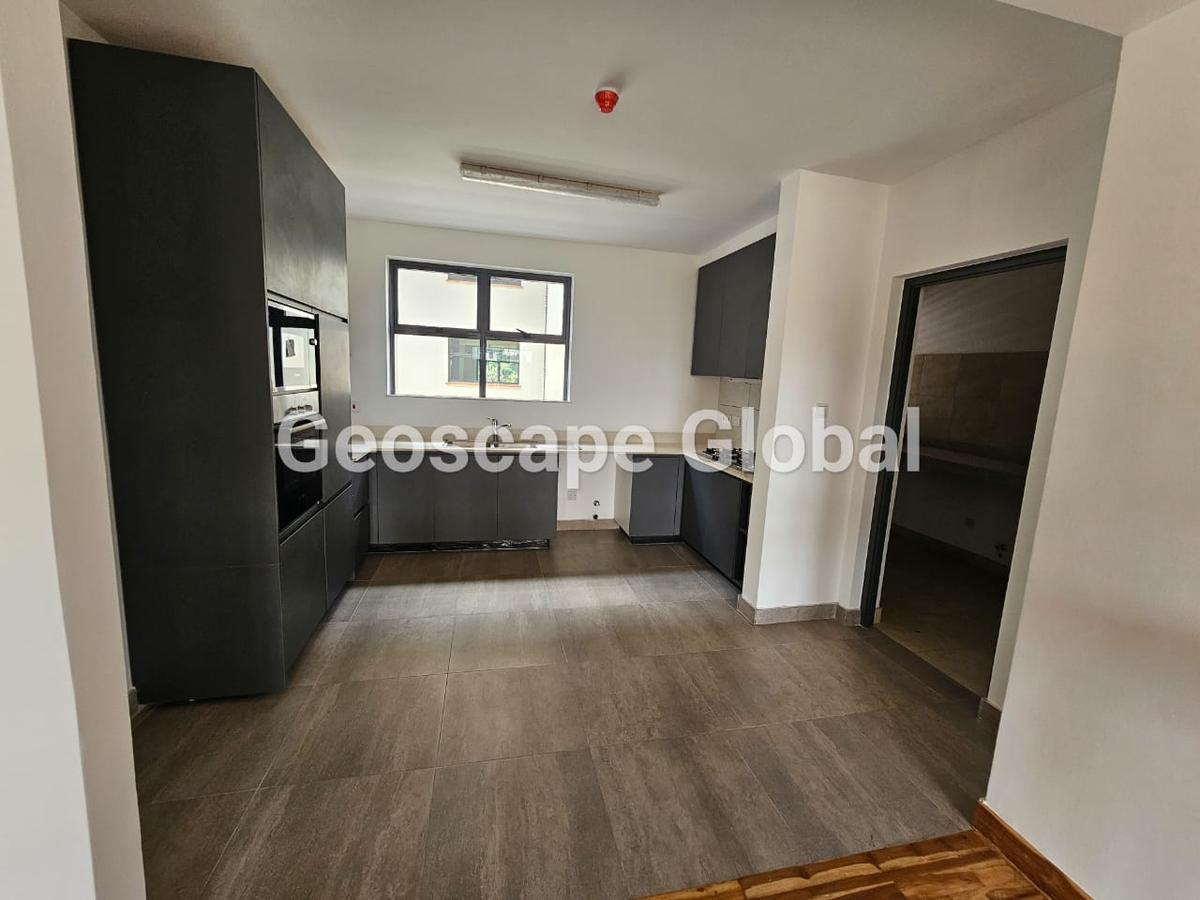 4 Bed Apartment with En Suite in Rosslyn - 7