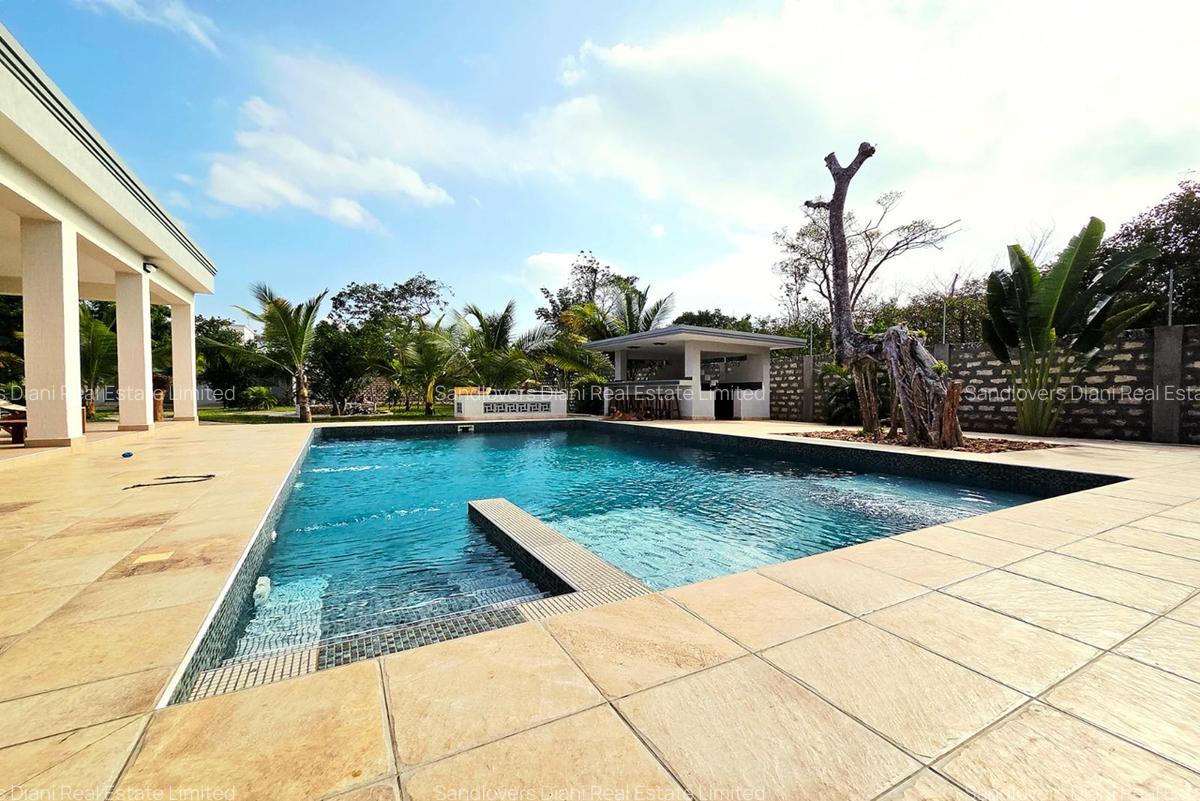 5 Bed Villa with En Suite in Diani - 3