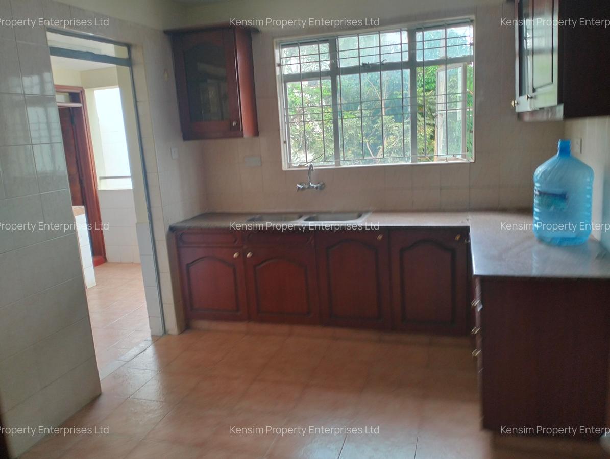 4 Bed Apartment with En Suite in Riverside - 15