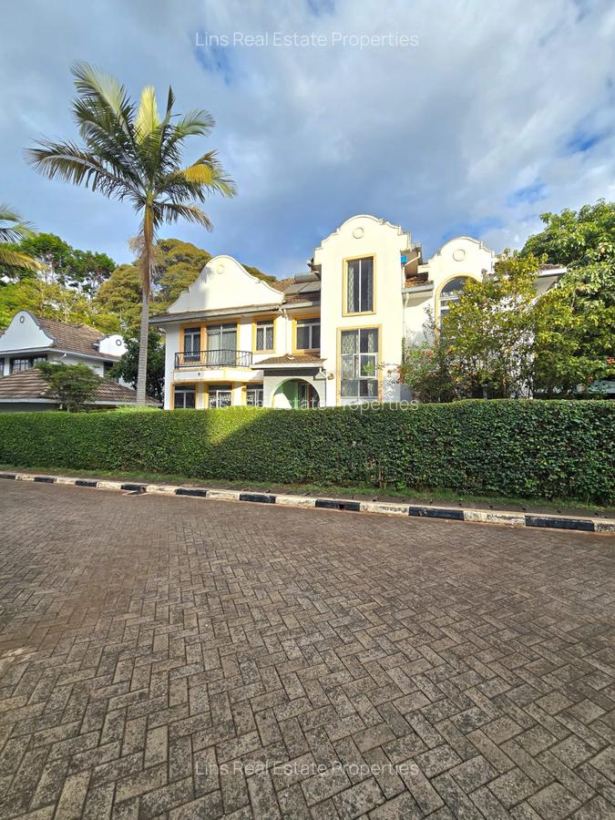 5 Bed Townhouse with En Suite in Lavington - 3