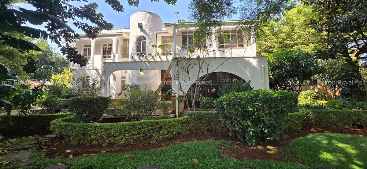 5 Bed House with En Suite at Redhil Close - 1