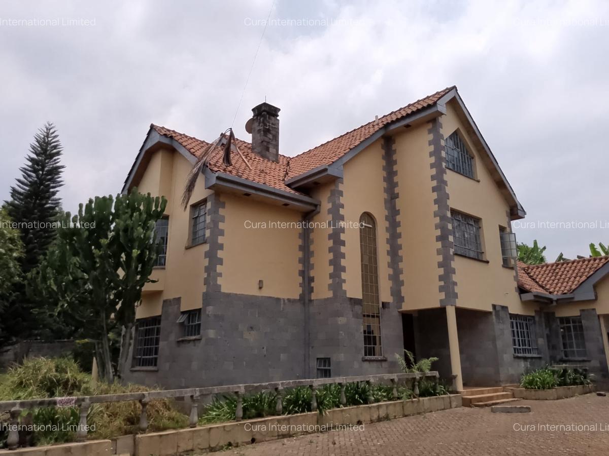 5 Bed House with En Suite in Runda - 1