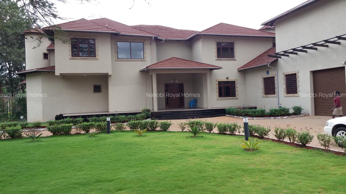 5 Bed House with En Suite at Flem Tree - 4