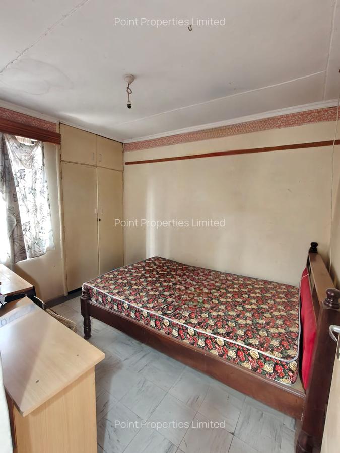 3 Bed House with En Suite in Donholm - 8