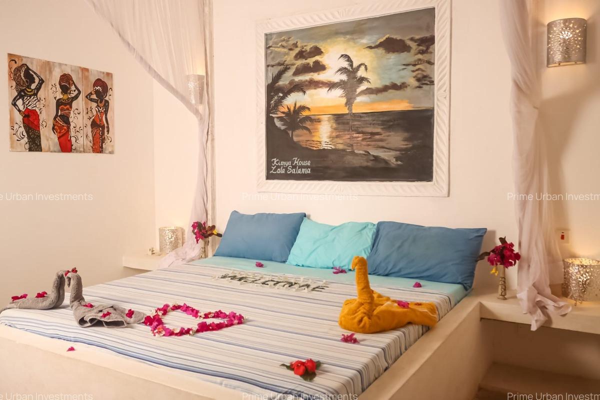6 Bed House with En Suite in Watamu - 4