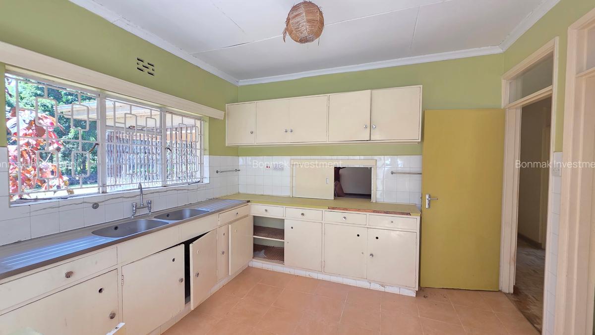 4 Bed House with En Suite at Old Runda - 15