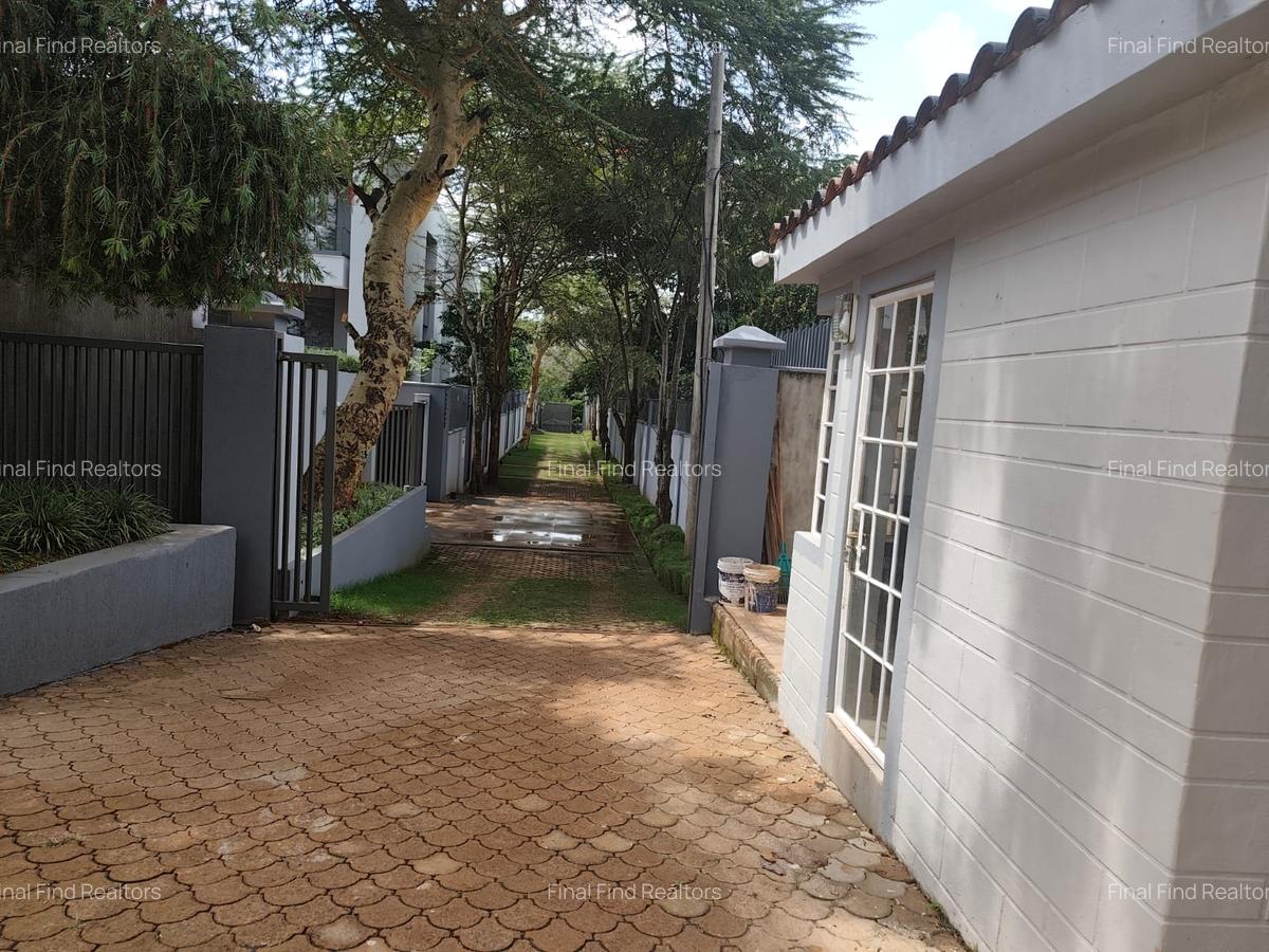 5 Bed House with En Suite in Runda - 11