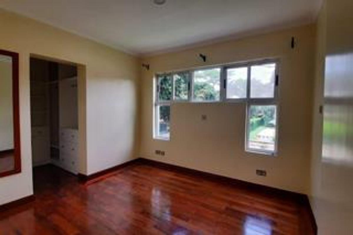 5 Bed Townhouse with En Suite at Lavington Green - 14