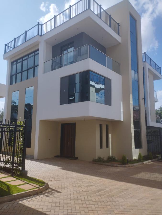 5 Bed Townhouse with En Suite in Lavington - 3