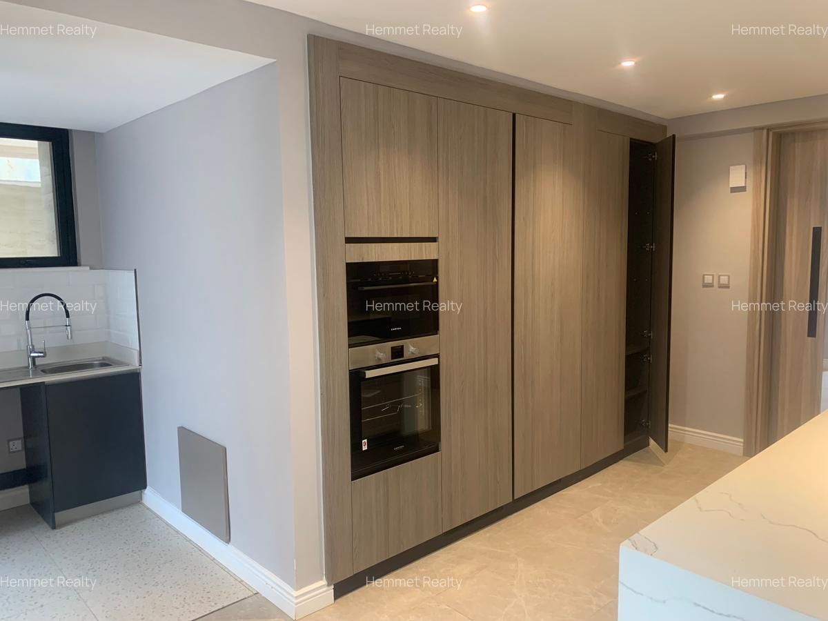 4 Bed Villa with En Suite in Runda - 11