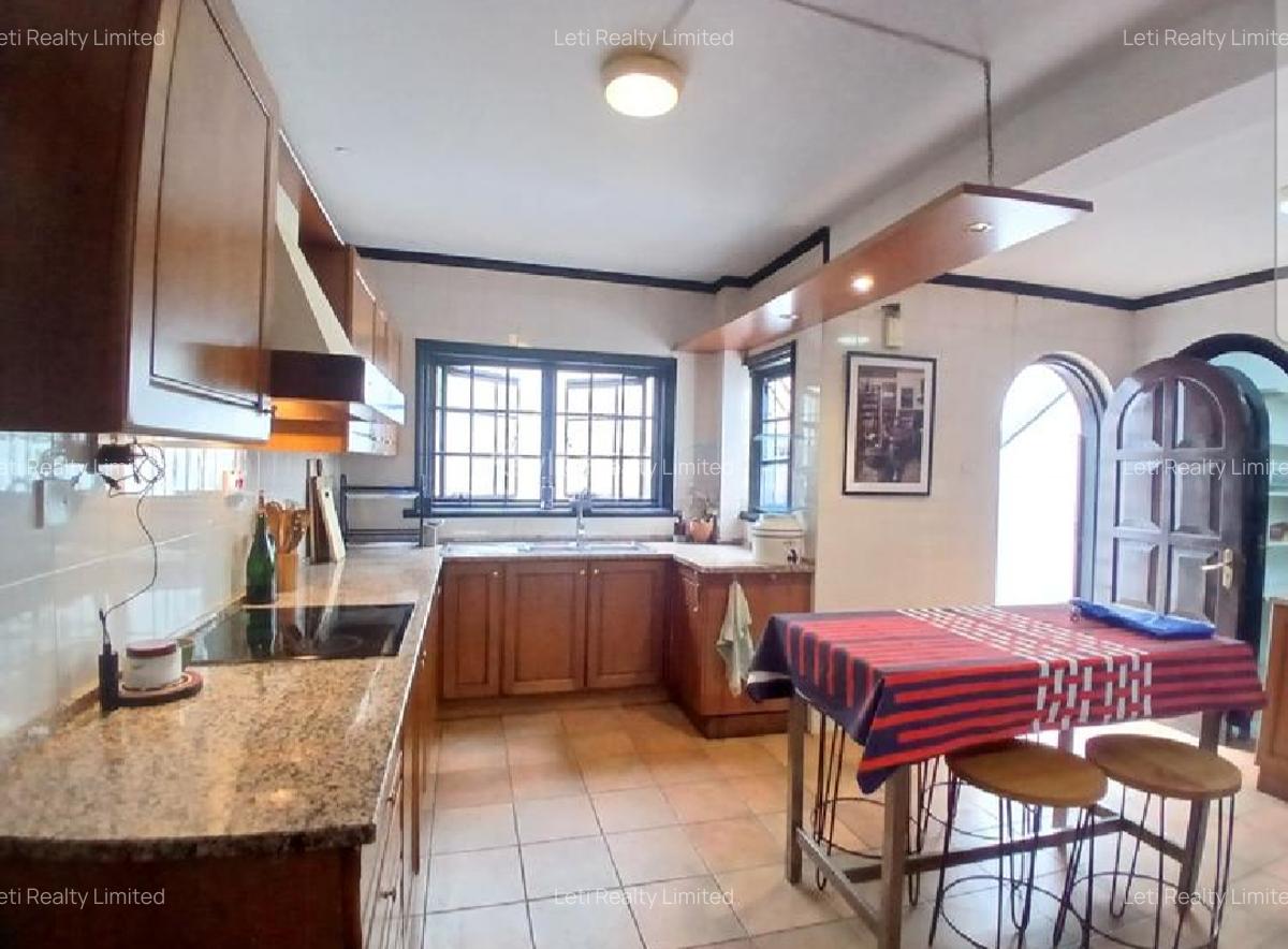 4 Bed Townhouse with En Suite in Lavington - 5