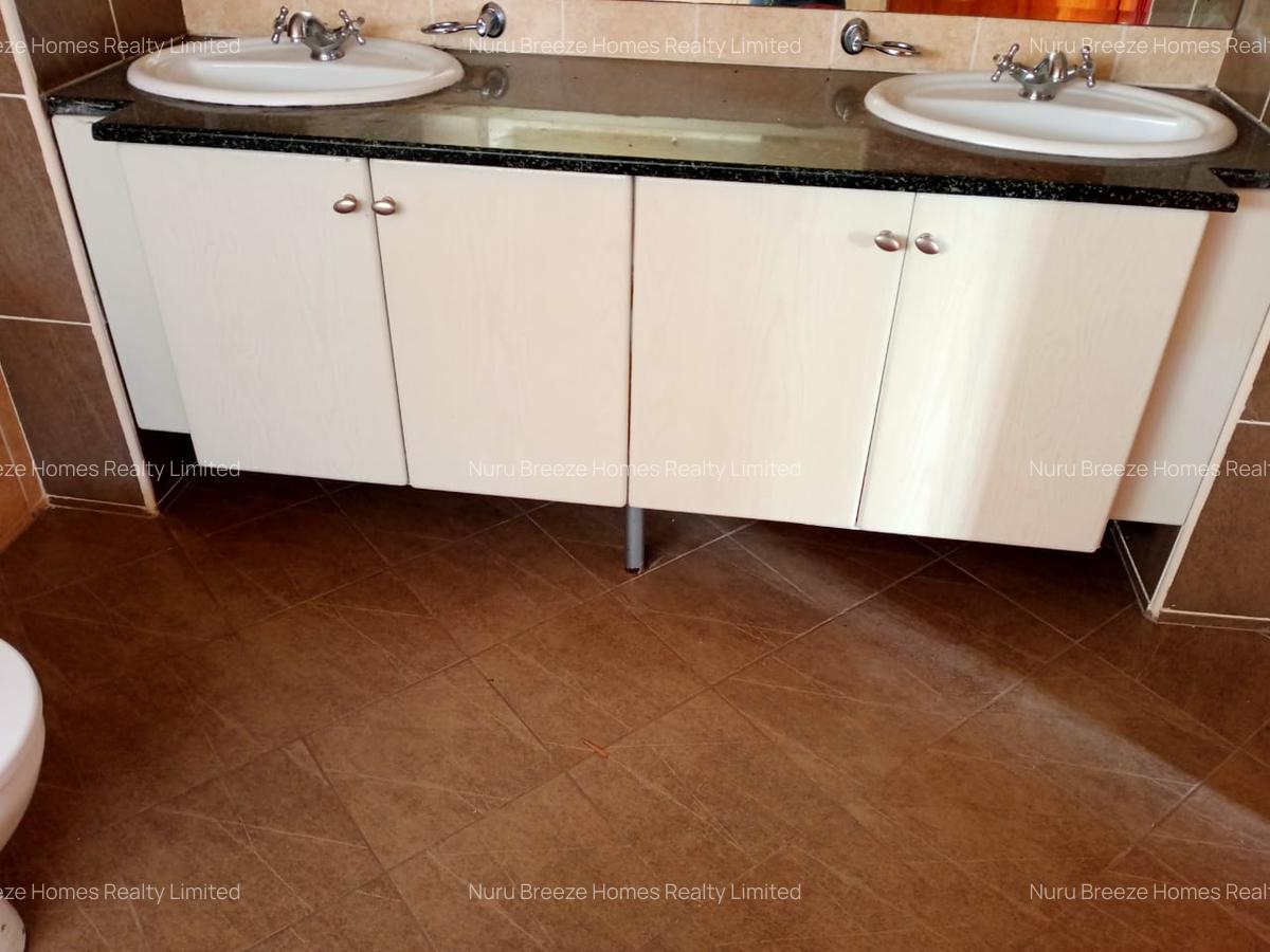 4 Bed Townhouse with En Suite in Spring Valley - 18