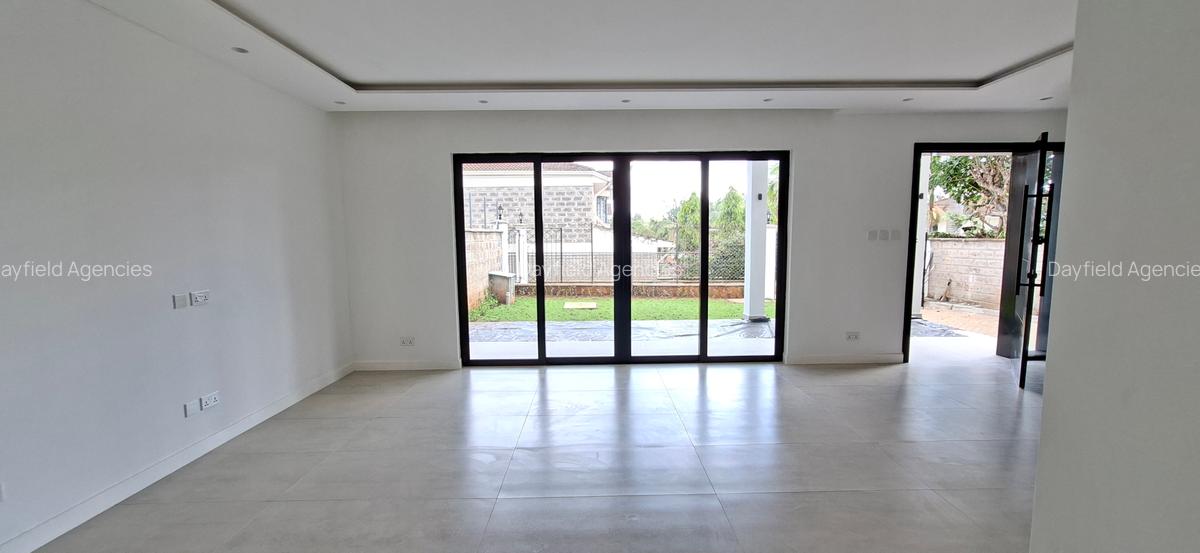 4 Bed House with En Suite in Brookside - 3